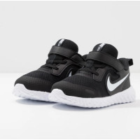 Zapas Nike Revolution 5 Para Niños en Negro 